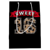 Sweet 16 Black & Red Leopard Print Sports Party Medium Cadeauzakje (Voorkant)