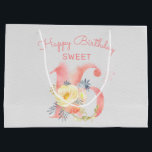 Sweet 16 Bloemen Nummer Groot 16e Verjaardag Groot Cadeauzakje<br><div class="desc">Grote geschenkzak voor 16e verjaardag. Dit delicate en vrouwelijke ontwerp heeft het nummer 16, versierd met een boeket bloemen en gebladerte. De geschenktas is in schrift en klassieke typografie geschreven met de tekst "Happy Birthday Sweet" boven het nummer 16. Het heeft een zacht kleurenpalet van blush roze, abrikoos, geel, goud...</div>