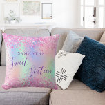 Sweet 16 blush roze paarse holografisch kussen<br><div class="desc">Een trendy regenboogkleurige achtergrond met eenhoorn- en regenboogpastelkleuren in blozend roze,  paarse,  mintgroen. Versierd met confetti. Personaliseer en voeg een naam toe,  geschreven met een modern handgeschreven stijlscript. Paarse letters.</div>