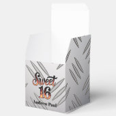 Sweet 16 In Fire Flames and Silver Plate Birthday Bedankdoosjes (Geopend)