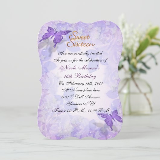 Sweet 16 invitatie paarse vlinders kaart (Staand voorkant)