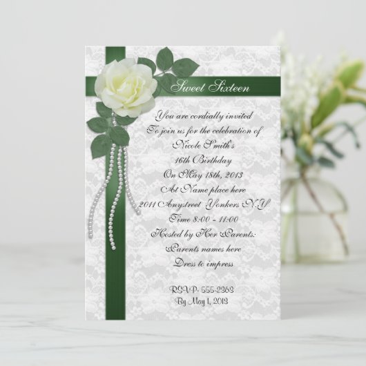 Sweet 16 Invitation Witte roos en groen lint Kaart (Staand voorkant)
