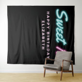 Sweet 16 Neon Lights Black Birthday Party Tapestry Wandkleed (In Situ (horizontaal))