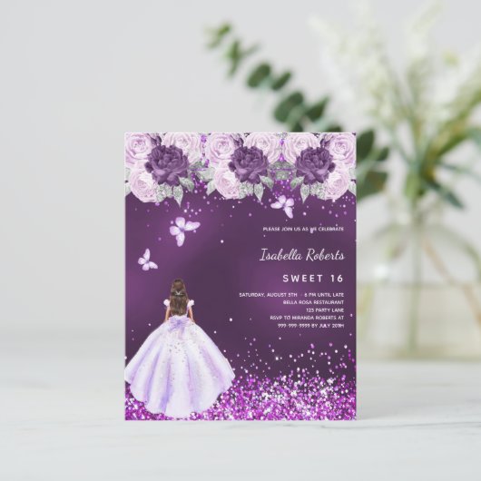 Sweet 16 paarse jurk roze bloemen uitnodiging (Staand voorkant)