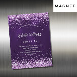 Sweet 16 paarse roze glitter luxueus magnetische uitnodiging<br><div class="desc">Een moderne,  stijlvolle en glamoureuze magnetische uitnodiging voor een Sweet 16,  16e verjaardagsfeestje. Een diepe paarse achtergrond met roze faux glitter,  confetti. De paarse kleur is ongelijk. De naam wordt geschreven met een modern handgeschreven stijlmanuscript met letters. Pas je partijgegevens aan en voeg deze toe.</div>