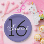 Sweet 16 Paarse Typografie Verjaardag Papieren Bordje (Feest)