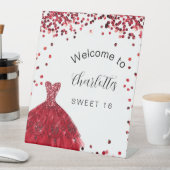 Sweet 16 rode witte glitterjurk welkom reclamebord met voetstuk (Insitu)