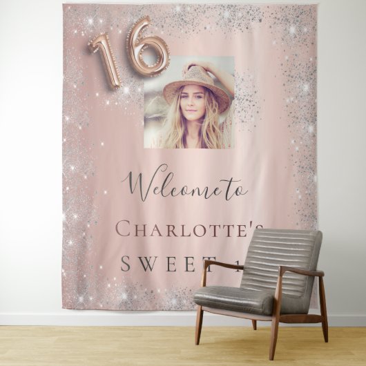 Sweet 16 roos gouden foto zilveren glitter welkom wandkleed (In situ)