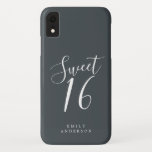 Sweet 16 Script Black White 16th Birthday Case-Mate iPhone Case<br><div class="desc">Sweet 61 het geval van de verjaardagstelefoon met chic wit manuscript op een off-zwarte achtergrond. Viel je 16e verjaardag in stijl met dit zwarte en witte trendy design en voeg gewoon jouw naam toe. Exclusief voor u ontworpen door Happy Dolphin Studio. Neem contact met ons op via happydolphinstudio@outlook.com als je...</div>