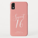 Sweet 16 Script roze 16th Birthday Case-Mate iPhone Case<br><div class="desc">Sweet 61 het geval van de verjaardagstelefoon met chic wit manuscript op een roze achtergrond. Viel je 16e verjaardag in stijl met dit roze en witte trendy ontwerp en voeg gewoon jouw naam toe. Voor dit ontwerp wordt de kleurkaarslichte perzik gebruikt. Exclusief voor u ontworpen door Happy Dolphin Studio. Neem...</div>
