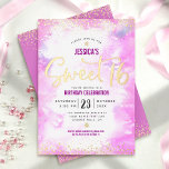 Sweet 16 Script roze Waterverf Girly Real Gold Folie Uitnodiging<br><div class="desc">"Happy Sweet 16". Verstuur deze verbluffende, dunne, meisjesachtige, feestelijke, moderne, gepersonaliseerde, echte goudfolie party-uitnodiging voor een evenement om het te herinneren. Met kleine stippen en handgeschreven script bedekt u een zachte roze waterverf achtergrond. Pas de douanetekst met de naam van uw dochter evenals andere partijdetails aan. Geweldig voor de boeiende...</div>