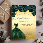 Sweet 16 smaragdgroene goudjurk bloemen kaart<br><div class="desc">Een moderne,  stijlvolle en glamoureuze uitnodiging voor een Sweet 16,  16e verjaardagsfeestje. Een faux gouden achtergrond met groen faux glitter stof,  een smaragdgroene jurk en groene rozen,  bloemen. De naam wordt geschreven met een modern handgeschreven stijlmanuscript met letters. Pas je partijgegevens aan en voeg deze toe.</div>