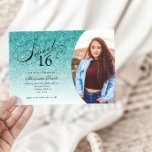 Sweet 16 verjaardag Aqua Blue Glitter Glam Foto Kaart<br><div class="desc">Deze trendy uitnodiging voor een glitterverjaardagsfeestje heeft een elegante typografische kop en uw favoriete foto. Voeg uw aangepaste tekst toe met behulp van het sjabloon formulier. Extra opties voor tekst en lay-out zijn beschikbaar als u ervoor kiest om verder aan te passen.</div>