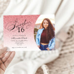 Sweet 16 Verjaardag Baby Roze Glitter Glam Foto Kaart<br><div class="desc">Deze trendy uitnodiging voor een glitterverjaardagsfeestje heeft een elegante typografische kop en uw favoriete foto. Voeg uw aangepaste tekst toe met behulp van het sjabloon formulier. Extra opties voor tekst en lay-out zijn beschikbaar als u ervoor kiest om verder aan te passen.</div>