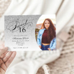 Sweet 16 Verjaardag Zilver Glitter Glam Foto Kaart<br><div class="desc">Deze trendy uitnodiging voor een glitterverjaardagsfeestje heeft een elegante typografische kop en uw favoriete foto. Voeg uw aangepaste tekst toe met behulp van het sjabloon formulier. Extra opties voor tekst en lay-out zijn beschikbaar als u ervoor kiest om verder aan te passen.</div>