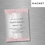 Sweet 16 verjaardag zilveren roze glitter druppels magnetische uitnodiging<br><div class="desc">Een moderne,  stijlvolle en glamoureuze magnetische uitnodiging voor een Sweet 16,  16th (of any age) verjaardagsfeestje. Een faux zilver uitziende achtergrond met een elegante roze faux glitter druppel,  verf druppelende look. De naam is geschreven met een zwart modern handschrift. Personaliseer en voeg een naam,  leeftijd en feestdetails toe.</div>