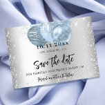 Sweet 16 zilverblauwe ballonnen sparkles script save the date<br><div class="desc">Een meisje en trendy Save the Date Card for a Sweet 16,  16th verjaardagsfeestje. Een faux zilverachtige achtergrond met faux zilveren glitterstof en blauwe ballonnen. Pas een datum en een naam/leeftijd aan en voeg deze toe. De tekst: Sparen de Datum wordt geschreven met een groot trendy hand lettered stijlmanuscript.</div>