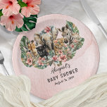 Sweet Baby Girl Animals Tropical Safari Shower Papieren Bordje<br><div class="desc">Een collage van zoete wilde safari-oerwouden baby's — giraffe,  zebra,  panther,  tijger en olifant — zijn in de tropische hibiscus en monstera greenery in dit ontwerp van het Baby shower genaaid. De achtergrond is een gradiëntroze waterverf. Composietontwerp per feestdag — Design.</div>