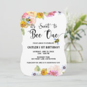 Sweet Bee 1e verjaardag Floral Pastel Kaart (Staand voorkant)