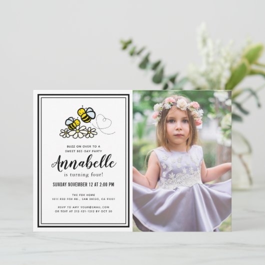 Sweet Bee Day Party Schattigee Bloemen Foto Verjaa Kaart (Staand voorkant)