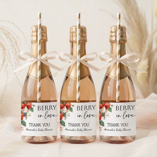 Sweet Berry in Love Strawberry Bridal Shower Mini Sparkling Wijnetiket