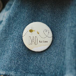 Sweet Bumblebee Baby shower Papa naar Bee Button<br><div class="desc">Introductie van onze lieve hommel baby shower papa tot bijenknop, ideaal voor een heerlijk, genderneutraal feest! Dit vrolijke ontwerp heeft een schattig hommelthema met zoete hartpaden, waardoor een grillige, boho-geïnspireerde waterverf ontstaat die ideaal is om een klein jongetje of meisje op een vrolijke manier te verwelkomen. Als u vragen heeft...</div>