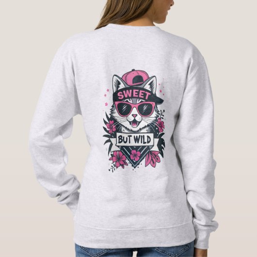 Sweet But Wild – Modern Streetwear Cat T-Shirt (Achterkant)