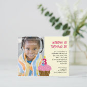 Sweet Cupcake 3rd Birthday Party Invitation Kaart (Staand voorkant)
