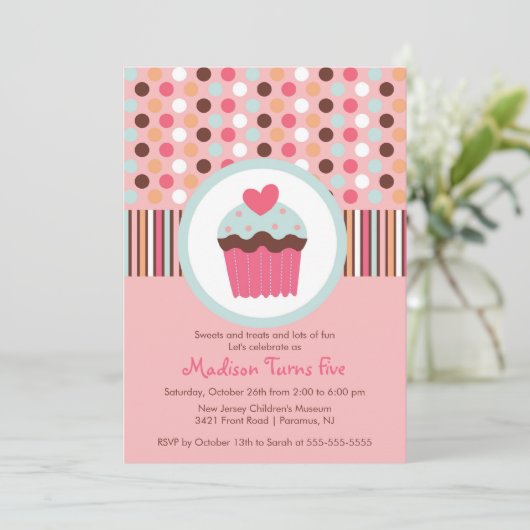 Sweet Cupcake Birthday Party Invitation Kaart (Staand voorkant)