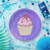 Sweet Cupcake met Frambozen bovenaan Papieren Bordje (Feest)