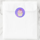 Sweet Cupcake met Frambozen bovenaan Ronde Sticker (Tas)