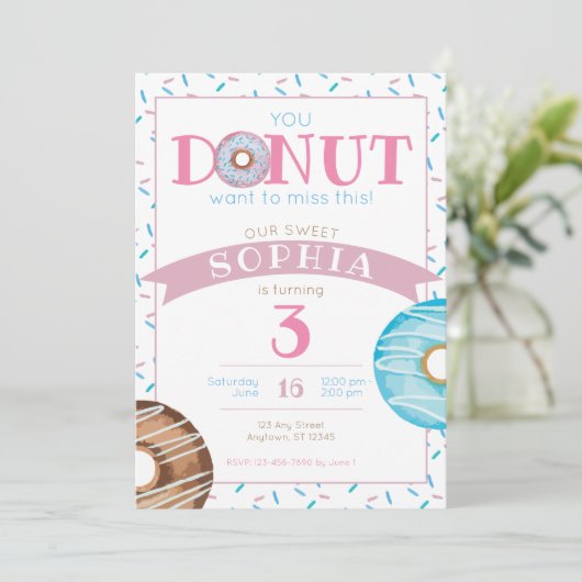 Sweet Donut Sprinkles Verjaardag Uitnodiging (Staand voorkant)
