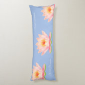 Sweet Dreams Lotus Flowers op Light Blue Lichaamskussen (Achterkant (Verticaal))