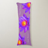 Sweet Dreams Lotus Flowers op Violet Lichaamskussen (Voorkant Verticaal)