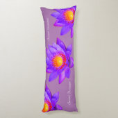 Sweet Dreams Lotus Flowers op Violet Lichaamskussen (Achterkant (Verticaal))