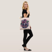 Sweet Floral Lemur Tote Bag (Op model)
