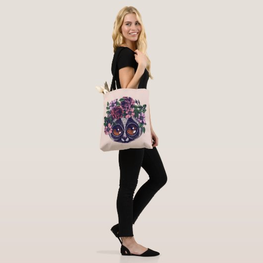 Sweet Floral Lemur Tote Bag (Op model)