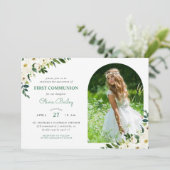 Sweet Greenery Floral Foto eerste communie Kaart (Staand voorkant)