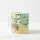 Sweet Harmony: Waterverf appels en een bij Koffiemok (Voorkant links)