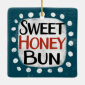 Sweet Honey Bun Ornament (Achterkant)