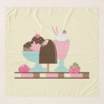 Sweet Ice Cream Sundae & Strawberry Float Sjaal<br><div class="desc">Square scarf met een zoet ijsthema. Afbeelding met een chocolade-ijsbar,  3-scoop sundae met een kerry bovenaan,  en een aardbeienvlotter met een gegripte crèmedollops bovenaan. Kleine aardbeien en kersen. Gele achtergrondkleur.</div>