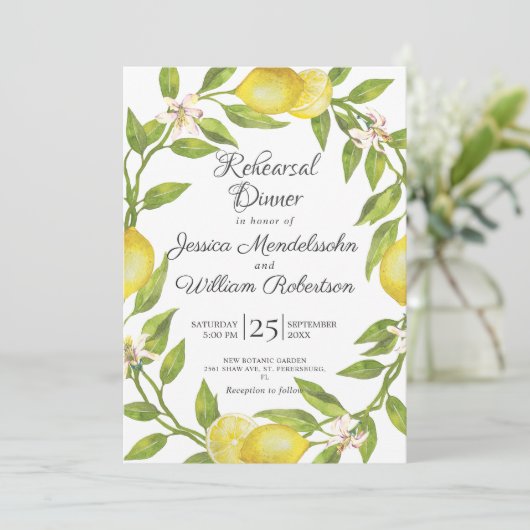 Sweet Lemons Greenery Wreath Rehearsal Dinner Kaart (Staand voorkant)