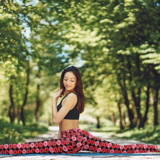 Sweet Lipstick Kisses Leggings - Fun