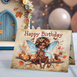 Sweet Little African Fairy Princess Happy Birthday Kaart<br><div class="desc">Vier de verjaardag van een speciaal jong meisje met deze betoverende sprookjeskaart! Perfect voor iedereen die houdt van natuur en sprookjes. Op de voorkant staat een zoet Afrikaans sprookjeskind in traditionele draag, zittend op een tak omringd door bosdieren, vogels en herfstbloemen. De warme crèmekleurige achtergrond, omlijst met herfstbladeren, creëer's een...</div>