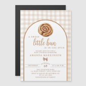 Sweet Little Bun in the Oven Neutral Baby Shower  Magnetische Uitnodiging (Voorkant / Achterkant)