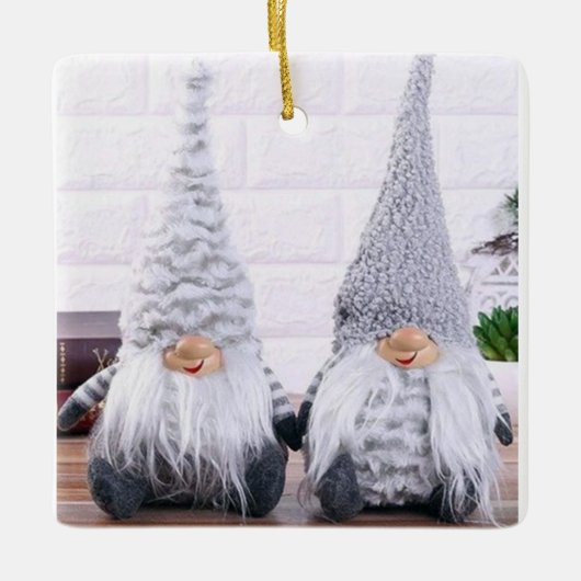 *SWEET LITTLE GNOMES* CHRISTMAS ORNAMENT (Voorkant)