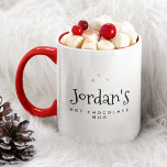 Sweet Modern Custom Name Script Hot Chocolate Mok<br><div class="desc">Sweet Modern Custom Name Script Hot Chocolate Mok met magische  gouden sterren en sparren illustratie op de achterkant.</div>