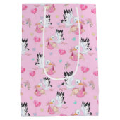 Sweet New Baby Girl and Stork  Medium Cadeauzakje (Achterkant)