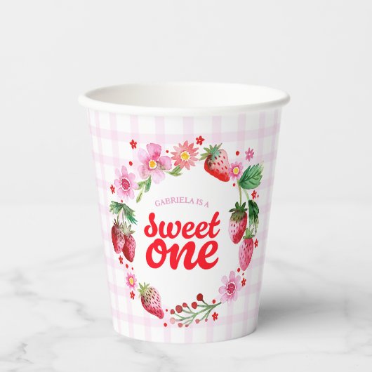 Sweet One Aardbei Eerste Verjaardag Pink Plaid Papieren Bekers (Voorkant)