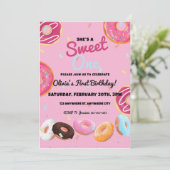 Sweet One Donut First Birthday Party Invitation Kaart (Staand voorkant)